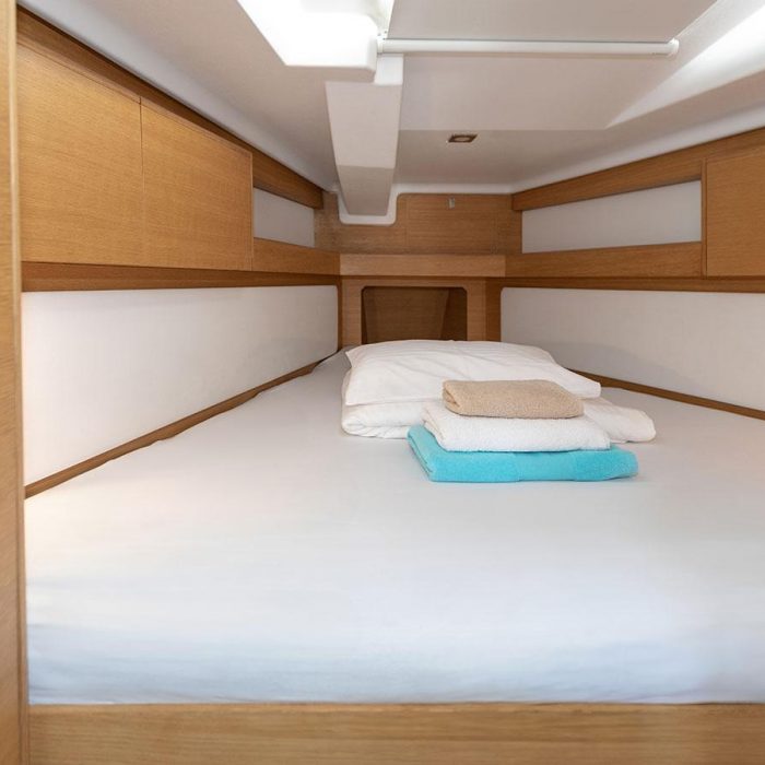 LINA 2020 (new sails 2024., air condition) | Elan E5 photo 17