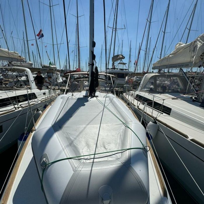 White Feather | Sun Odyssey 349 photo 3