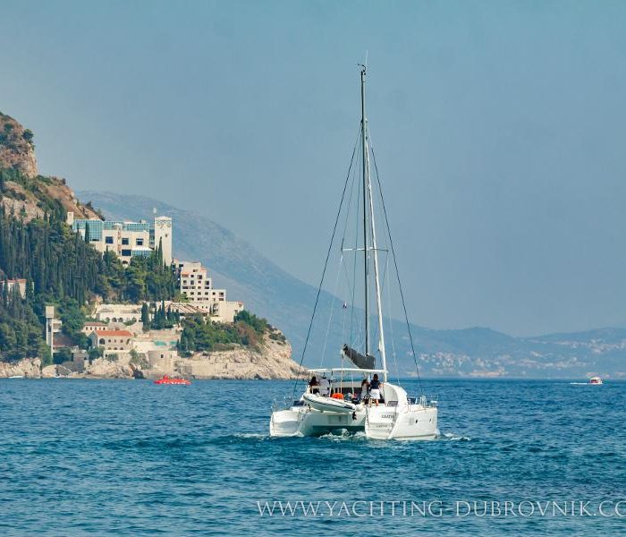 Gratia | Lagoon 380 photo 6