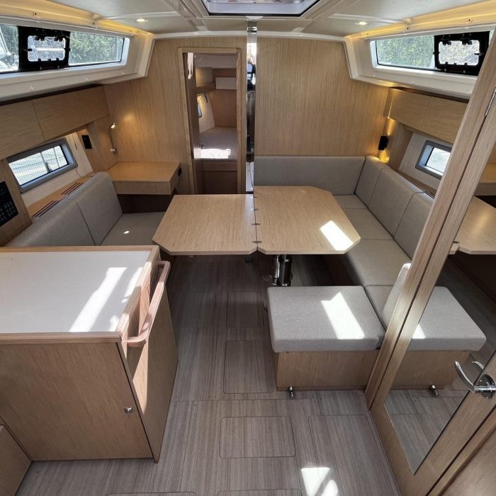 Babe | Bavaria C38 photo 8
