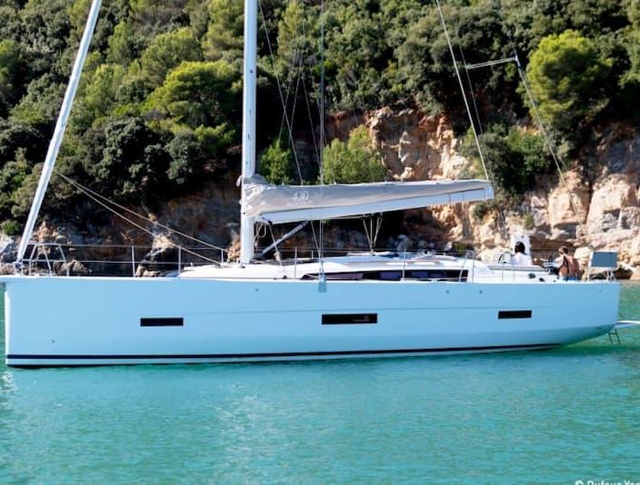 Premium | Dufour 430 photo 1