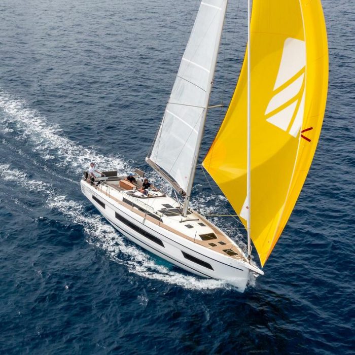 Asteria | Dufour 41 photo 8