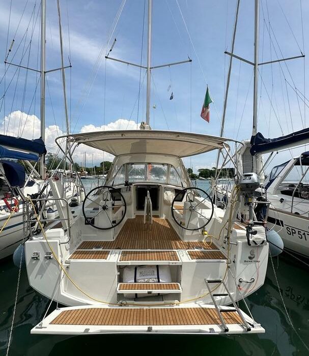 Lampo | Oceanis 38.1 photo 4