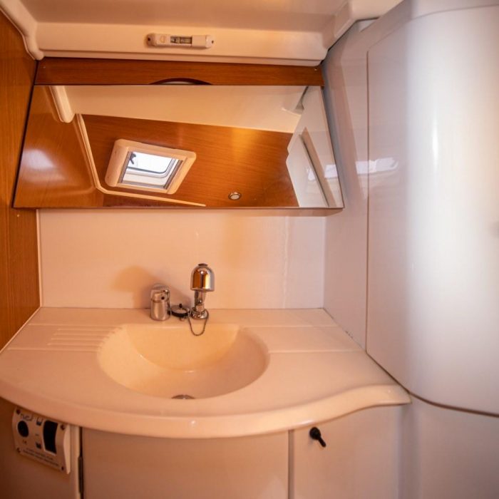 Mila | Sun Odyssey 42i photo 18