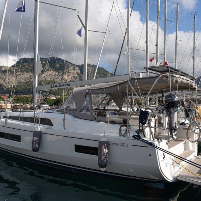 Champagne | Oceanis 40.1 photo 2