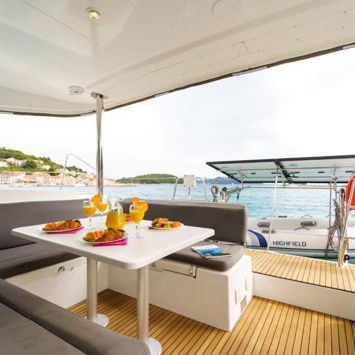 Miss Moneypenny | Lagoon 400 S2 photo 6