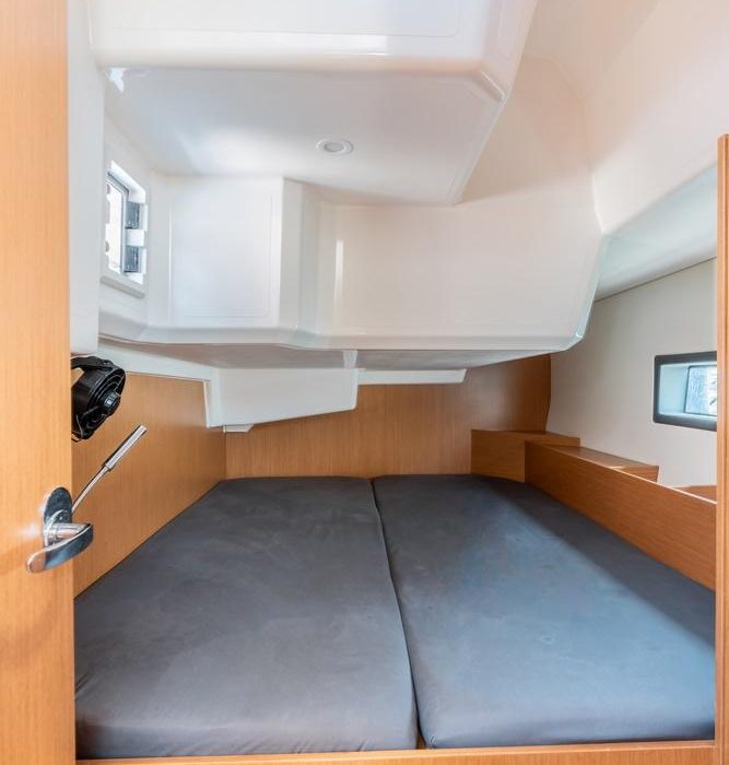 Avra | Bavaria C42 photo 18