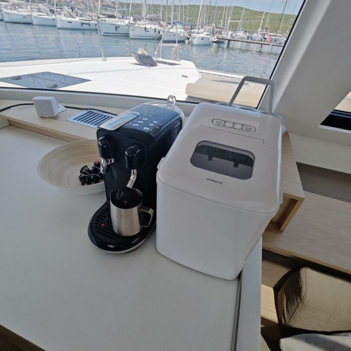 Caramita | Fountaine Pajot Elba 45 photo 10
