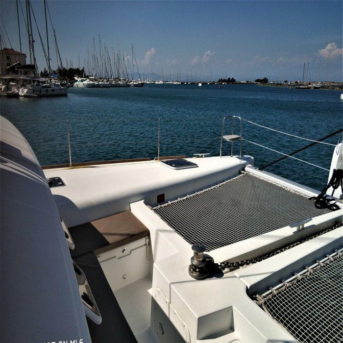 Azraq | Lagoon 450 Fly photo 15