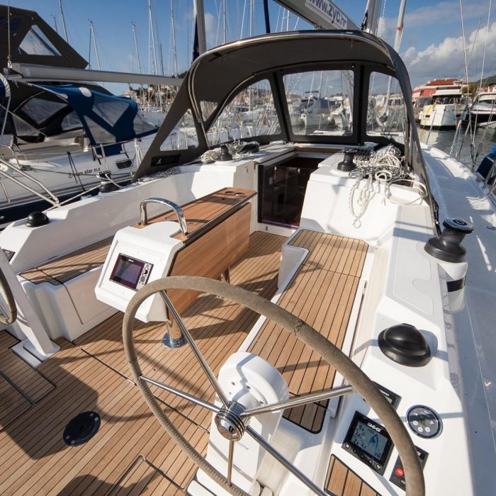 Aura | Bavaria C38 photo 1