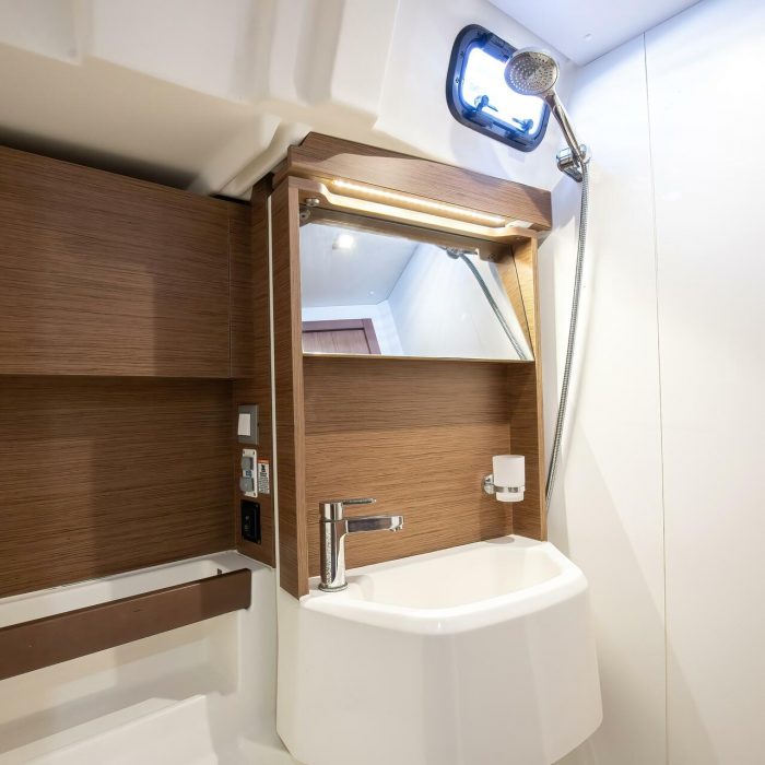 Hybris - Standard Line | Oceanis 51.1 photo 25