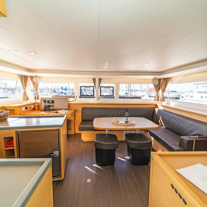 Caretta Nana | Lagoon 450 Fly photo 10