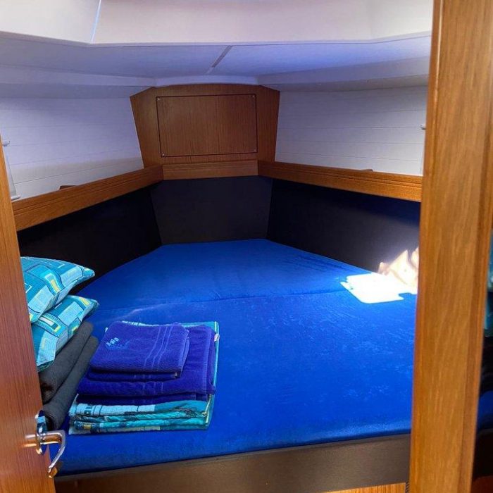 Into the Blue | Bavaria Cruiser 37 photo 9