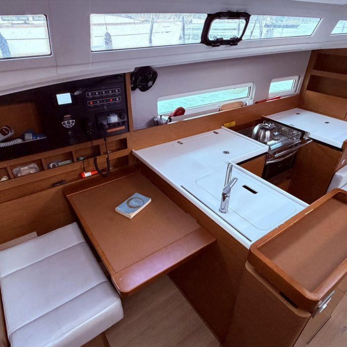 Alaska | Sun Odyssey 410 photo 5