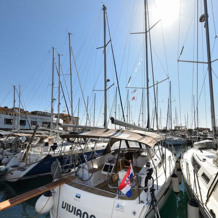 Viviana | Bavaria 37 photo 20