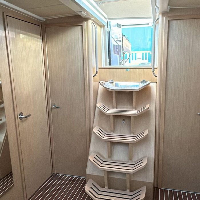Topaz | Bavaria C46 photo 19