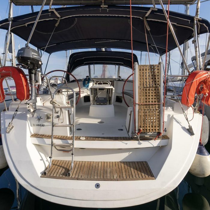 Beethoven ( with Bowthruster ,Solar Panels) | Sun Odyssey 44 i photo 3