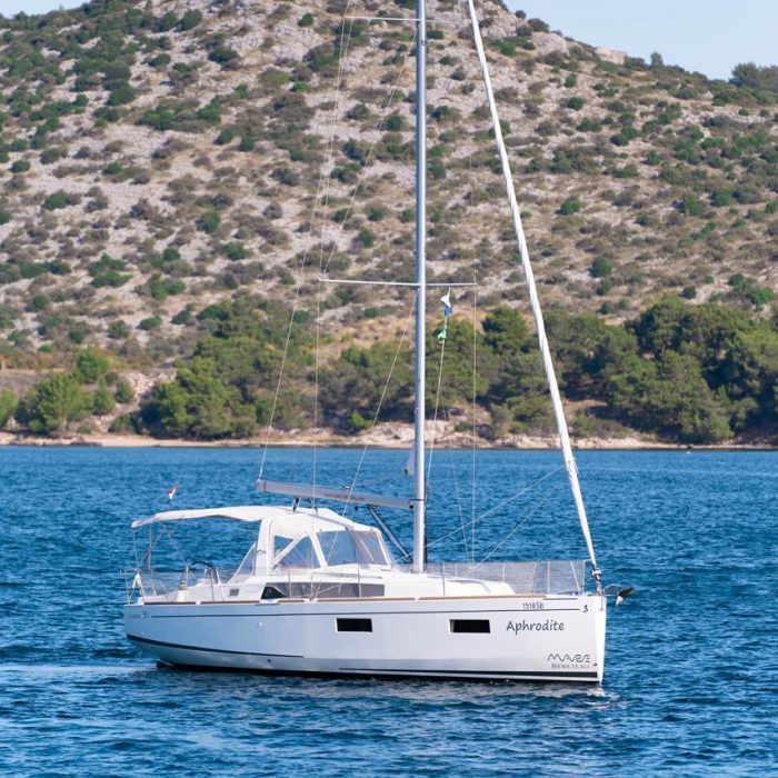 Aphrodite | Oceanis 38 photo 3