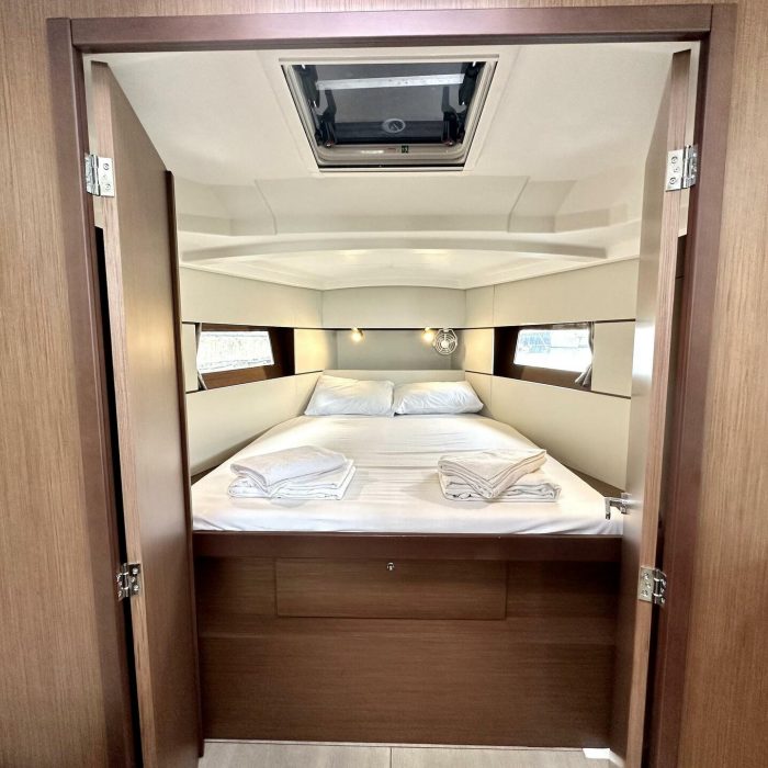Sail Lyra | Oceanis 38.1 photo 9