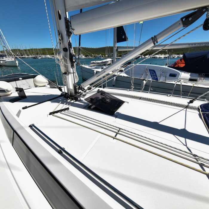 Bella | Bavaria C42 photo 4