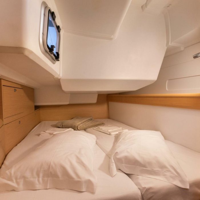 Chandra - Standard line | Sun Odyssey 479 photo 14