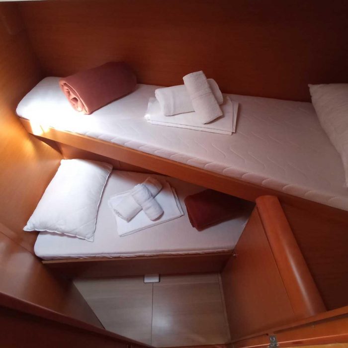 Blue Swan | Sun Odyssey 439 photo 8 Blue Swan | Sun Odyssey 439 photo 8