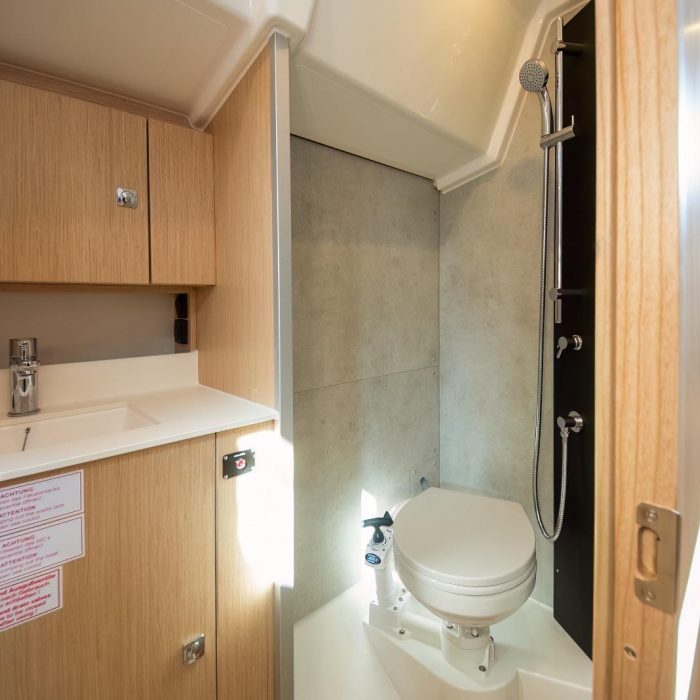 Aura | Bavaria C38 photo 23