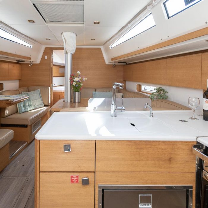 LINA 2020 (new sails 2024., air condition) | Elan E5 photo 13
