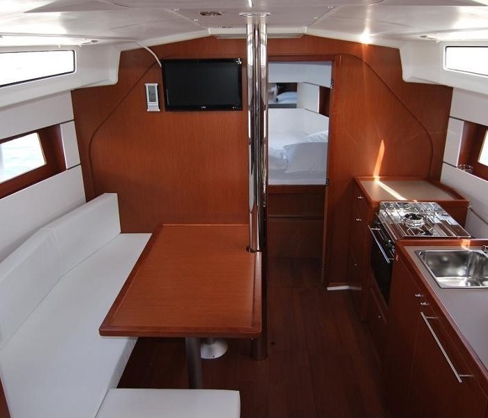 Maestrale - Standard line | Oceanis 38.1 photo 3