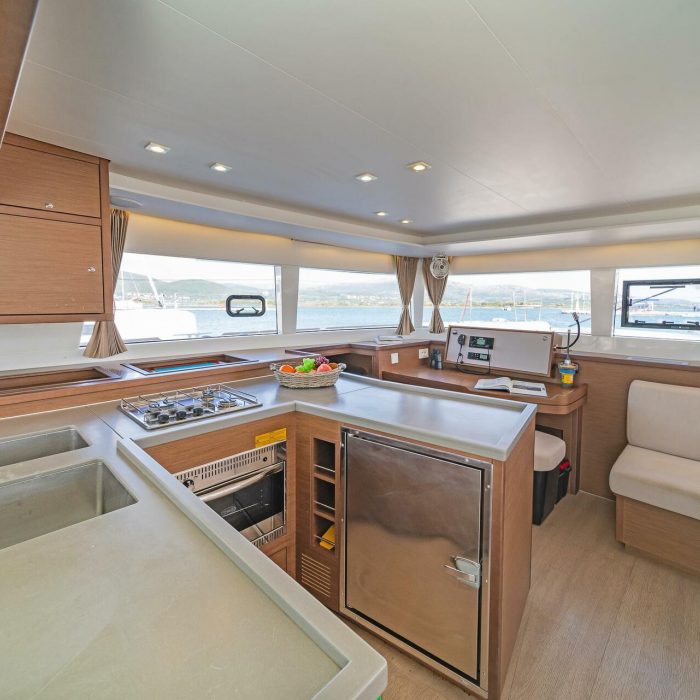 Kon-Tiki | Lagoon 450 Fly photo 9