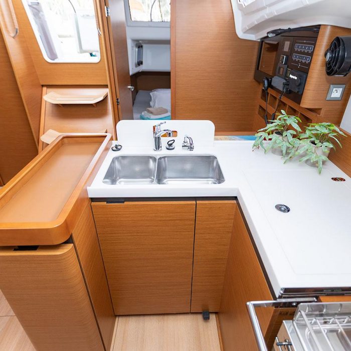 OSKAR  new 2024 (air condition, solar panels) | Sun Odyssey 410 photo 13