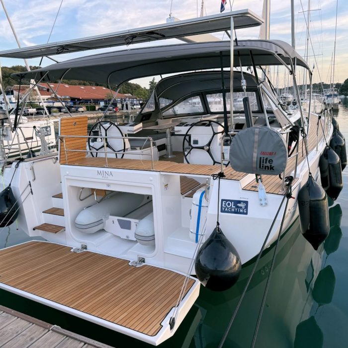 Mina | Bavaria C57 photo 10