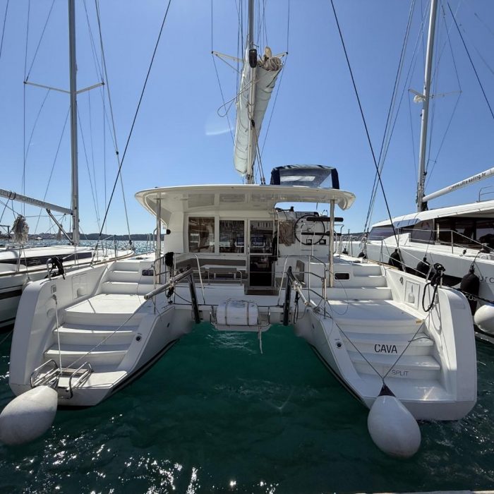 Cava | Lagoon 39 photo 3