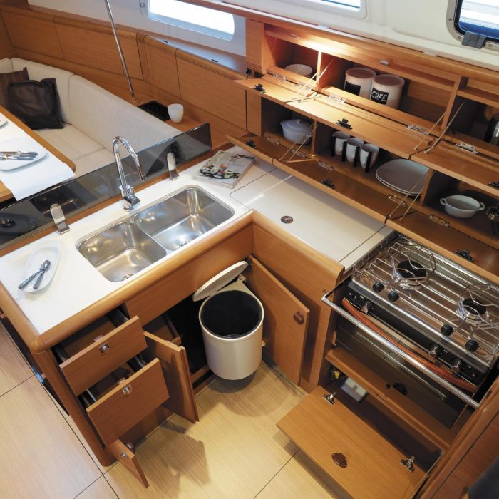 Glazdo | Sun Odyssey 379 photo 6