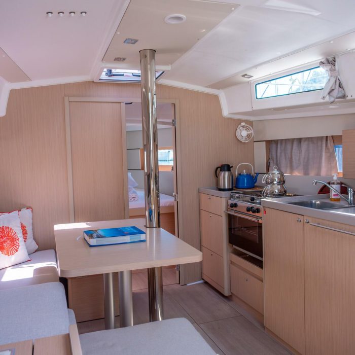 TRITON 89 | Oceanis 38.1 photo 44