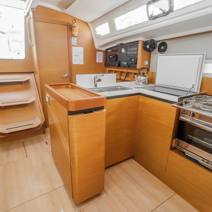 Salty | Sun Odyssey 410 photo 8