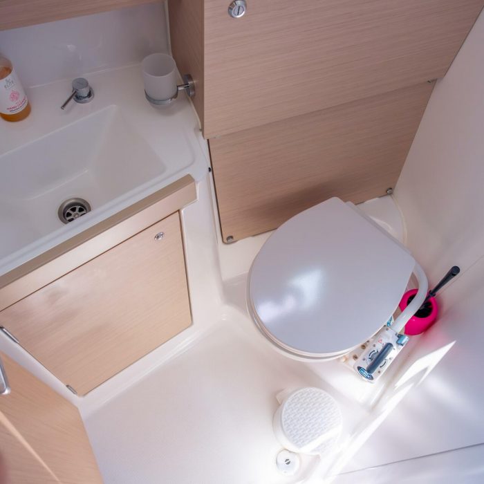 TRITON 89 | Oceanis 38.1 photo 42