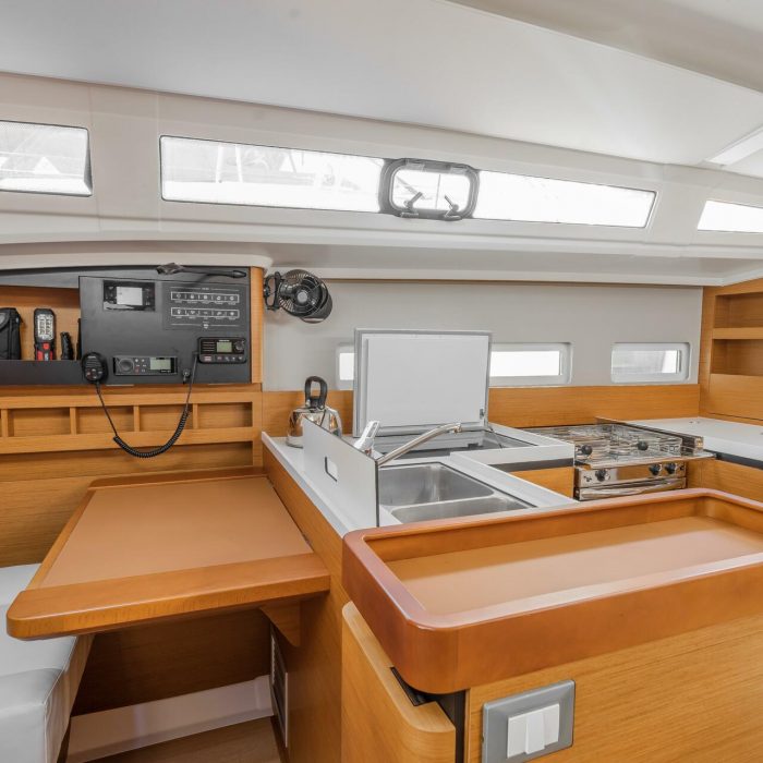 Salty | Sun Odyssey 410 photo 7