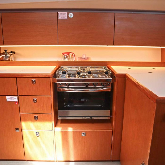 Lima | Bavaria C42 photo 23