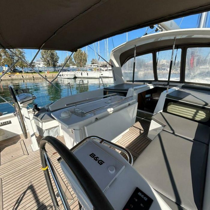 Blue Satellite | Oceanis 46.1 photo 8