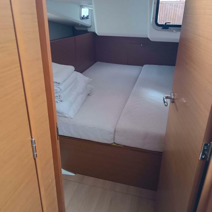 FUNKY ONE | Sun Odyssey 440 photo 9