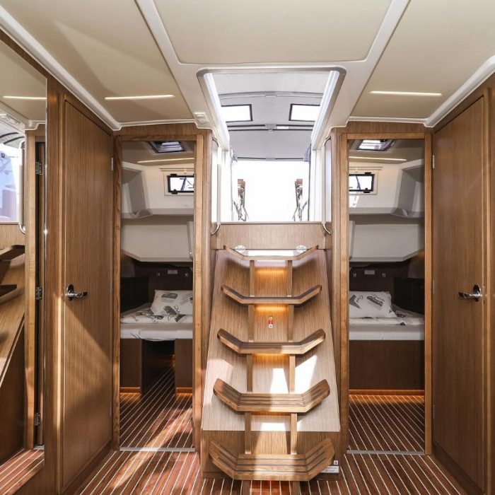 Lana | Bavaria C46 photo 7