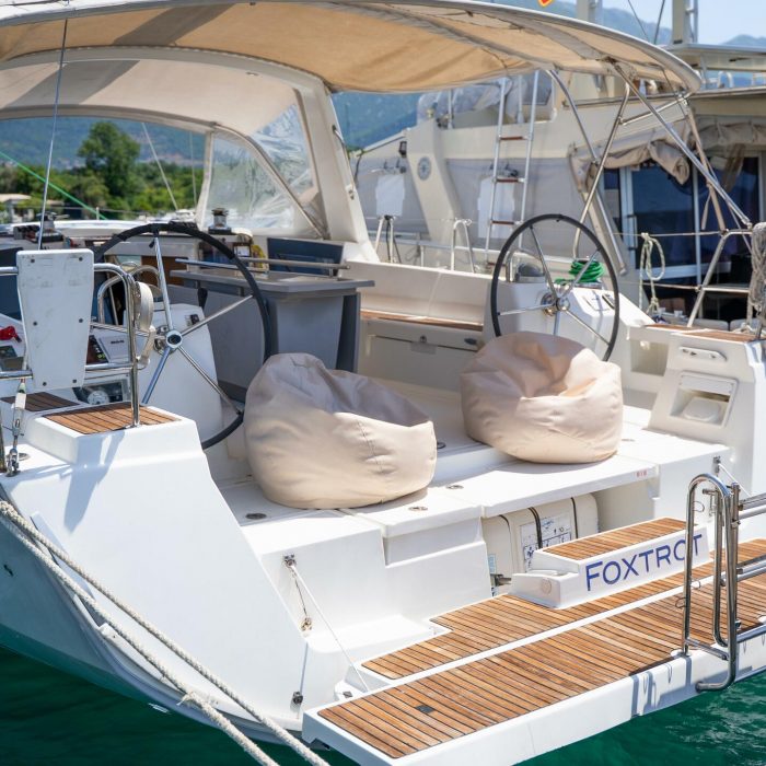 Foxtrot | Oceanis 45 photo 2