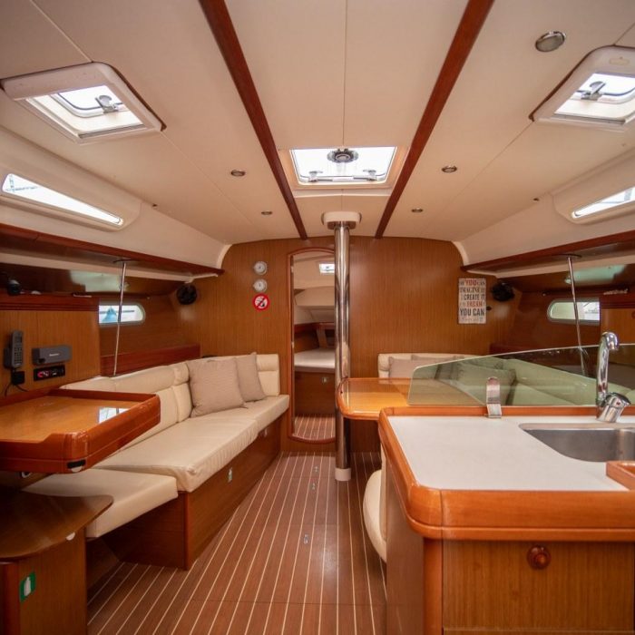 Mila | Sun Odyssey 42i photo 10