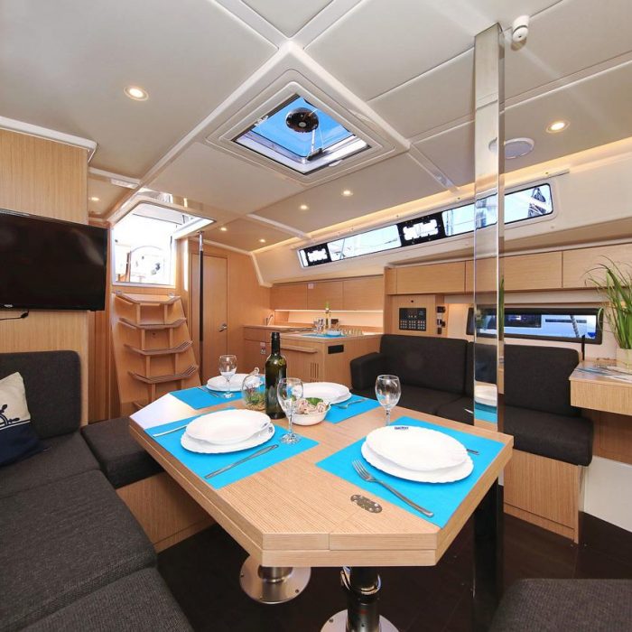 Lizzy | Bavaria C42 Style photo 15