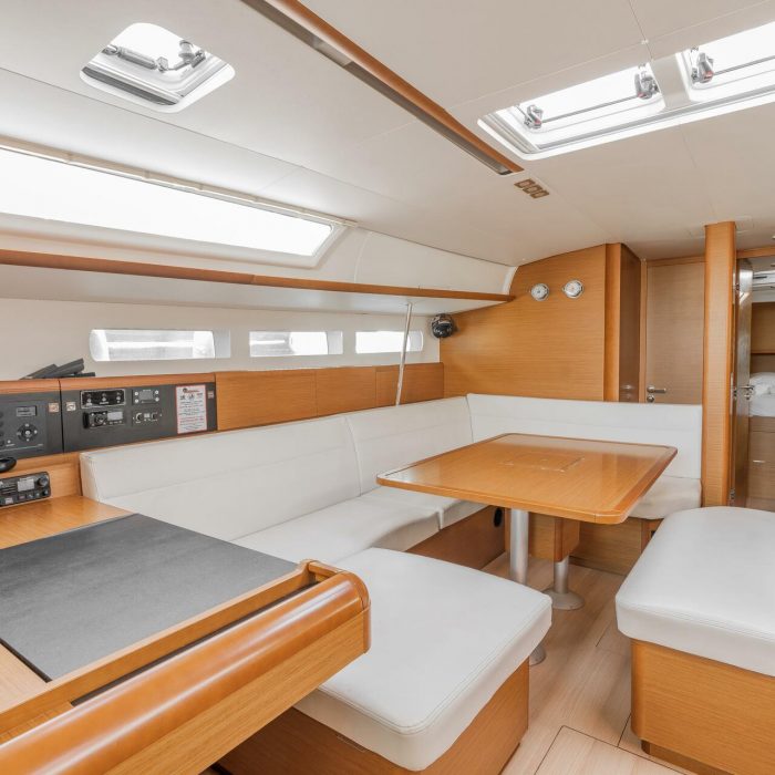 PERRO BLANCO | Sun Odyssey 519 photo 8