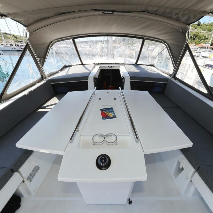 Zeppelin | Oceanis 46.1 photo 10