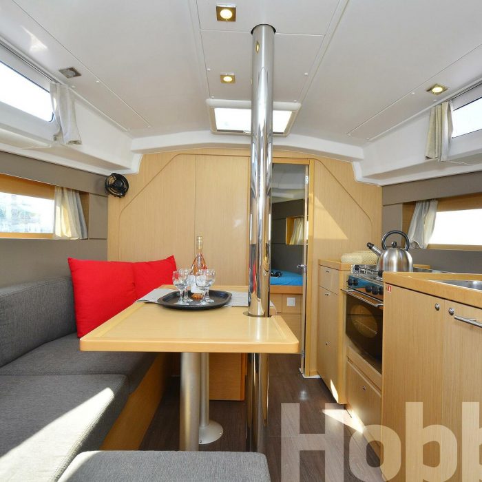 Hobbit | Oceanis 35 photo 29
