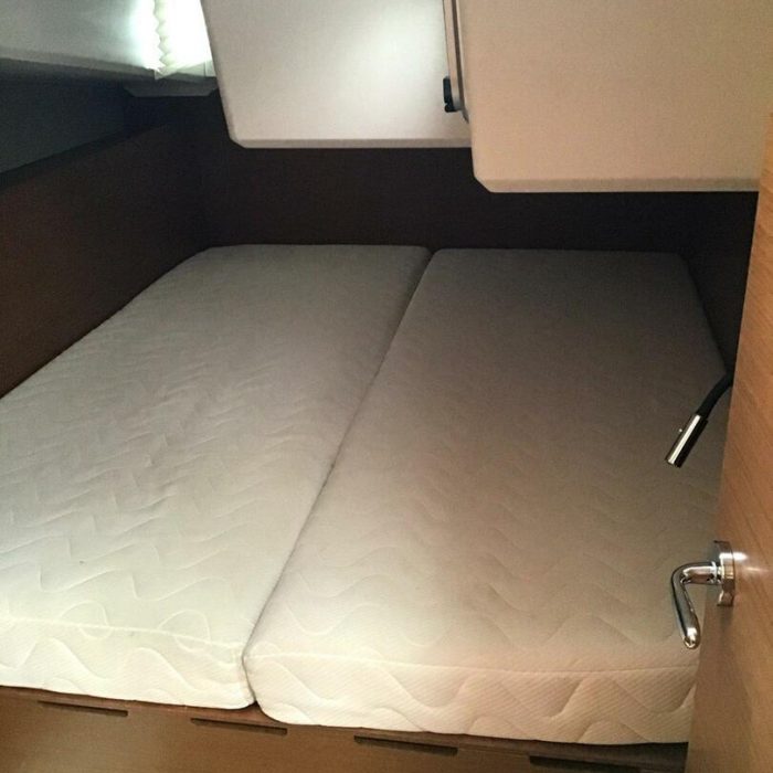 Helia (A/C, Gen. 10kVA, Electric Winch NEW 2022) | Sun Odyssey 490 photo 13