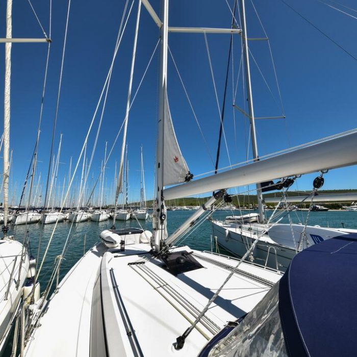 Bella | Bavaria C42 photo 7